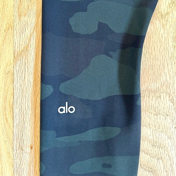 ALO YOGA high waist vapor camo legging size S - Picture 11 of 11